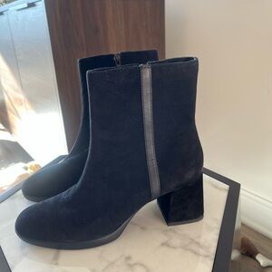 Geox Women's Walk Pleasure 55 B Black  Suede Booties US 9, EU 39.5